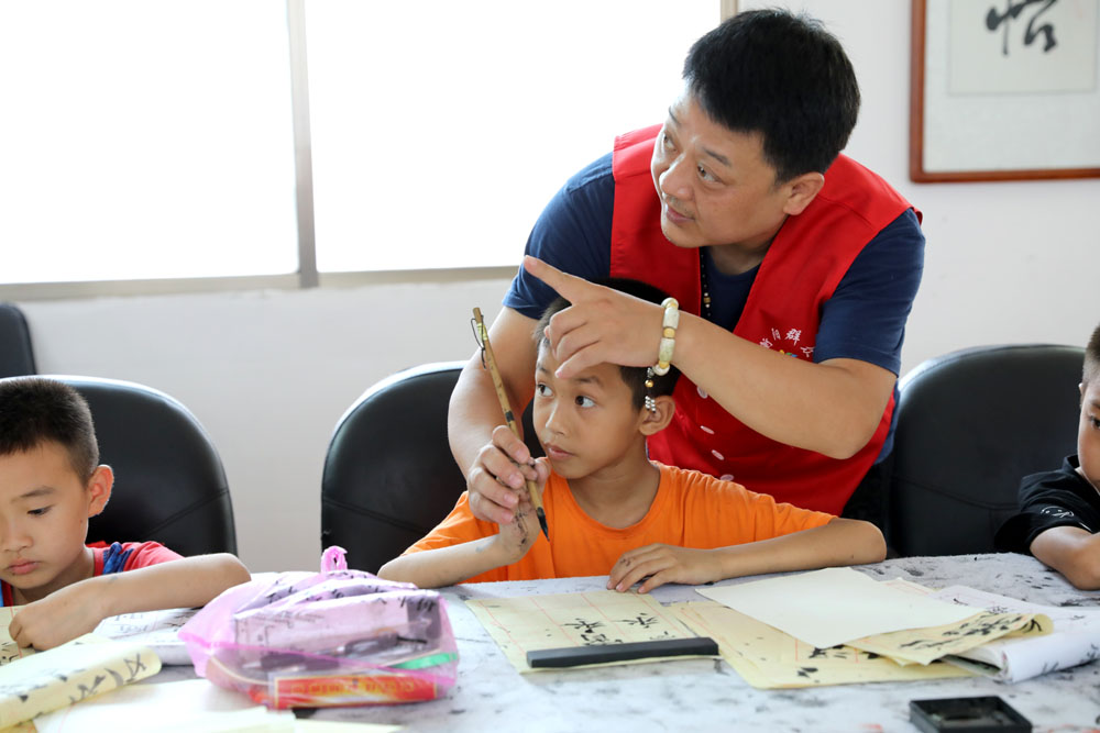 炎热酷暑关爱留守儿童 艺术送教上好“最后一课” 炎热酷暑关爱留守儿童 艺术送教上好“最后一课”