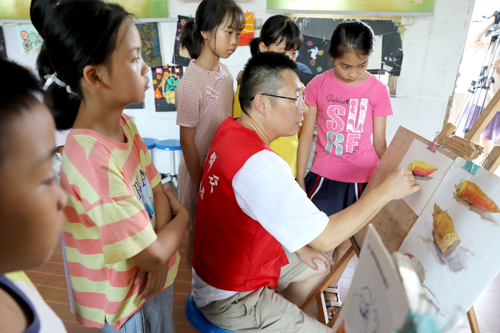 炎热酷暑关爱留守儿童 艺术送教上好“最后一课” 炎热酷暑关爱留守儿童 艺术送教上好“最后一课”