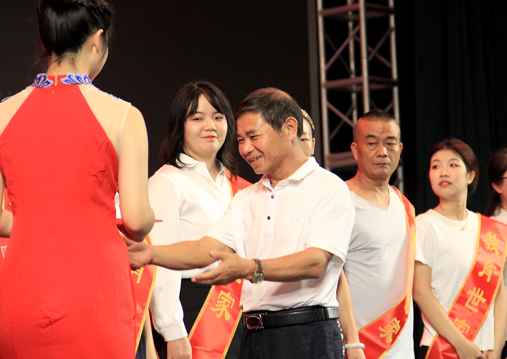 衡阳幼高专举行庆祝第37个教师节表彰大会 衡阳幼高专举行庆祝第37个教师节表彰大会