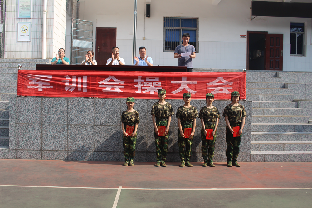 我校附属艺术中专2021级新生军训圆满结束 我校附属艺术中专2021级新生军训圆满结束