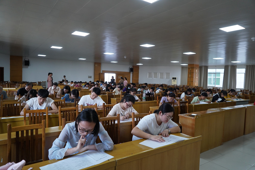 历史赋予诗词，诗词光耀我心                  ——买球赛的app官网第一届“中国诗词大会”选拔赛完美收官