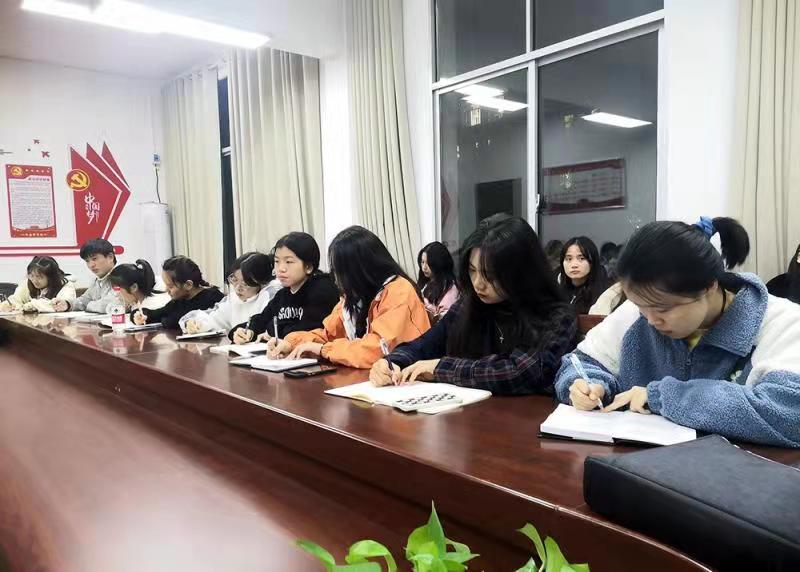 衡阳幼高专召开“我和校长面对面”2021级新生代表座谈会 衡阳幼高专召开“我和校长面对面”2021级新生代表座谈会