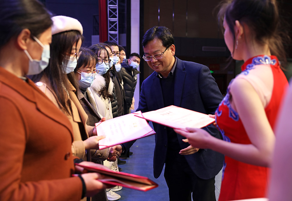 我校召开高等教育自学考试2021年秋季开学典礼暨表彰大会 我校召开高等教育自学考试2021年秋季开学典礼暨表彰大会