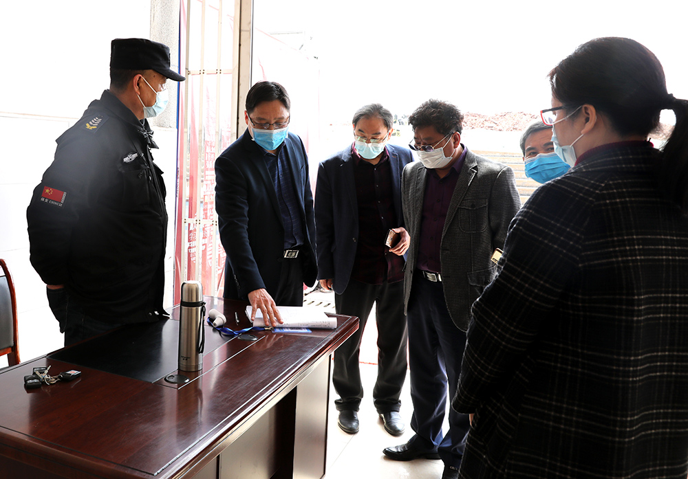 李来清、邓昌大督查校内疫情防控工作 李来清、邓昌大督查校内疫情防控工作