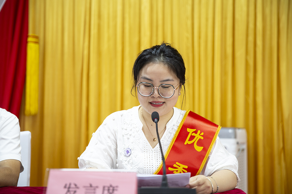 衡阳幼儿师专举行庆祝第38个教师节表彰大会 衡阳幼儿师专举行庆祝第38个教师节表彰大会