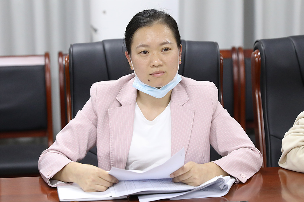 校党委书记李来清主持召开马克思主义学院教师座谈会 校党委书记李来清主持召开马克思主义学院教师座谈会