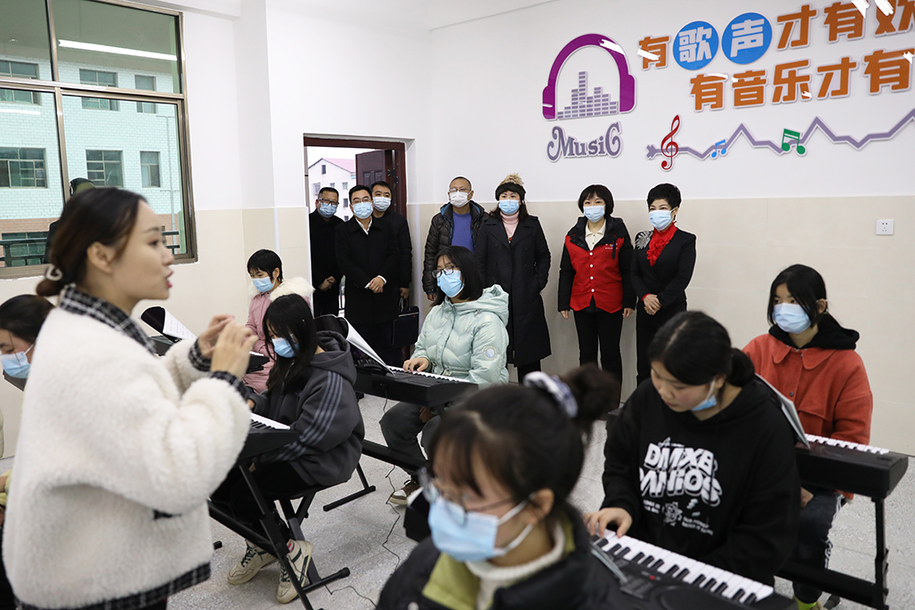 买球赛的app官网积极开展“百千万‘艺术童伴’——留守儿童关爱工程”支教帮扶活动