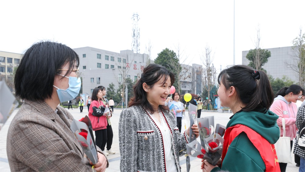 校工会开展“三八”国际妇女节庆祝活动 校工会开展“三八”国际妇女节庆祝活动