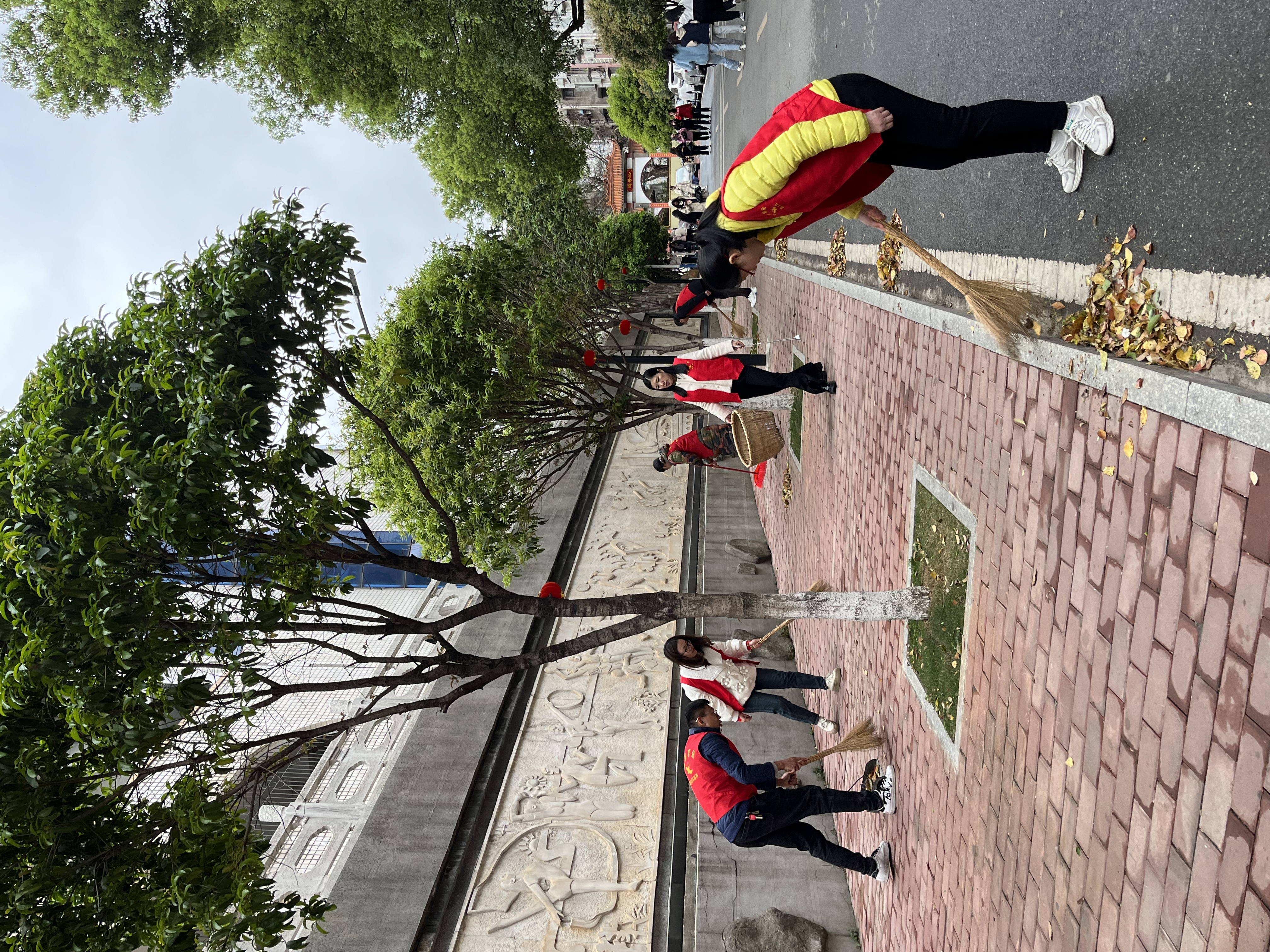 创文在行动:衡阳幼儿师专开展校园包路段卫生清扫志愿者活动 创文在行动:衡阳幼儿师专开展校园包路段卫生清扫志愿者活动