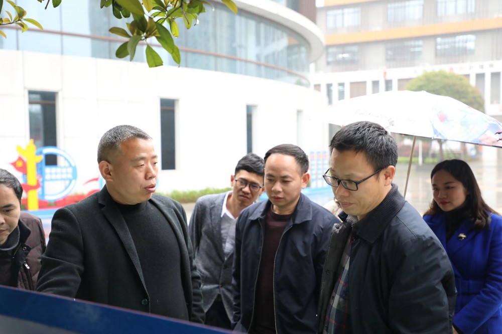 数学与现代信息技术系赴高新成章雁鸣溪小学开展人才培养方案市场调研 数学与现代信息技术系赴高新成章雁鸣溪小学开展人才培养方案市场调研