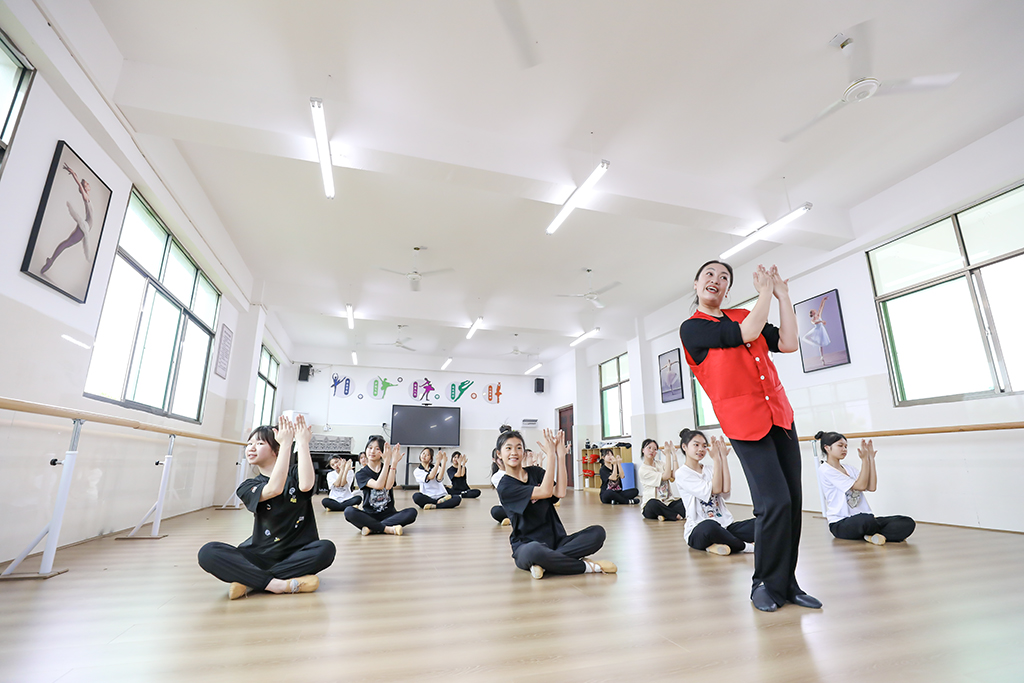 衡阳幼儿师专学前教育系赴衡南县茶市联合学校开展留守儿童结对帮扶工作 衡阳幼儿师专学前教育系赴衡南县茶市联合学校开展留守儿童结对帮扶工作