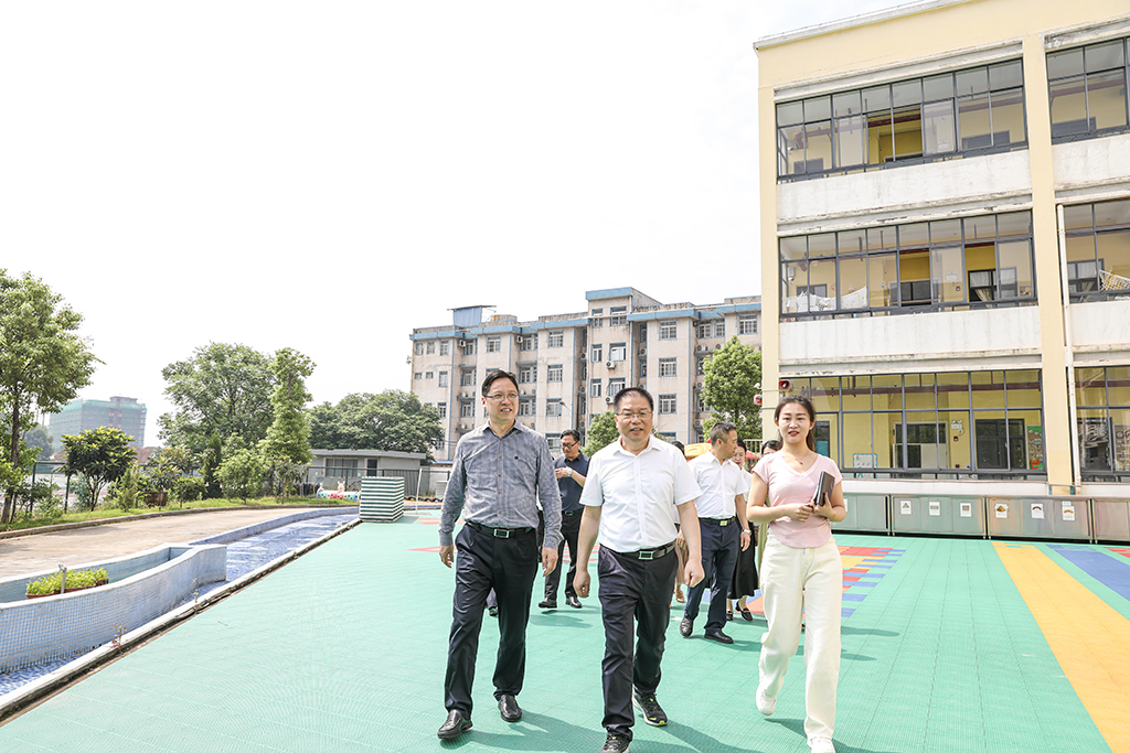 省委第二十六巡回指导组组长莅临我校指导工作 省委第二十六巡回指导组组长莅临我校指导工作