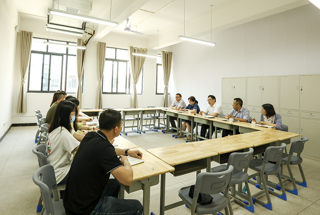 李来清调研数学与现代信息技术系基层党建工作 李来清调研数学与现代信息技术系基层党建工作