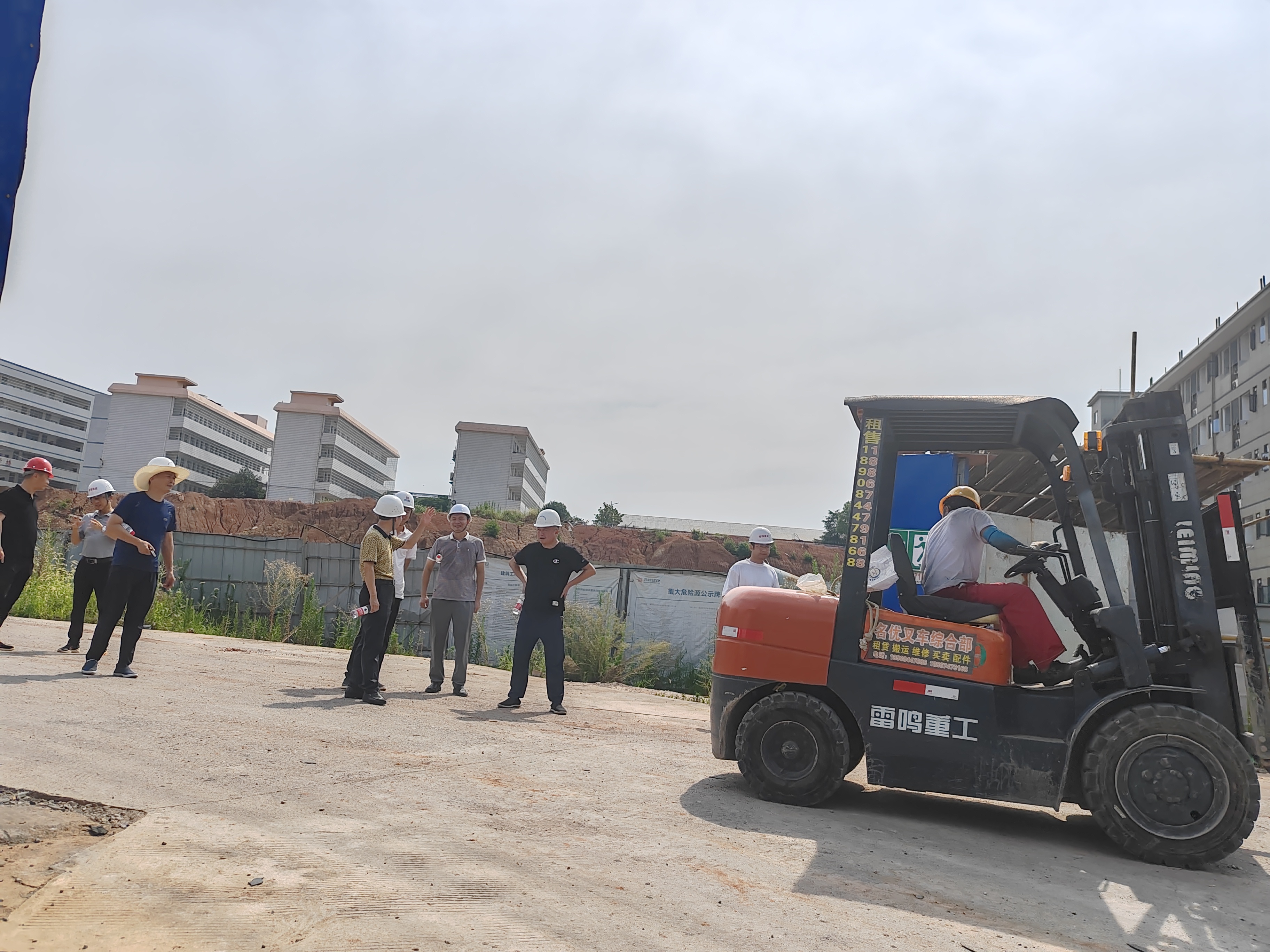 校领导带队开展建筑安全隐患排查整治工作 校领导带队开展建筑安全隐患排查整治工作